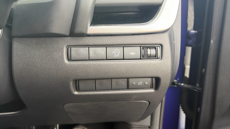 Nissan Qashqai 1.3 DiG-T MH N-Connecta 5dr Petrol Hatchback